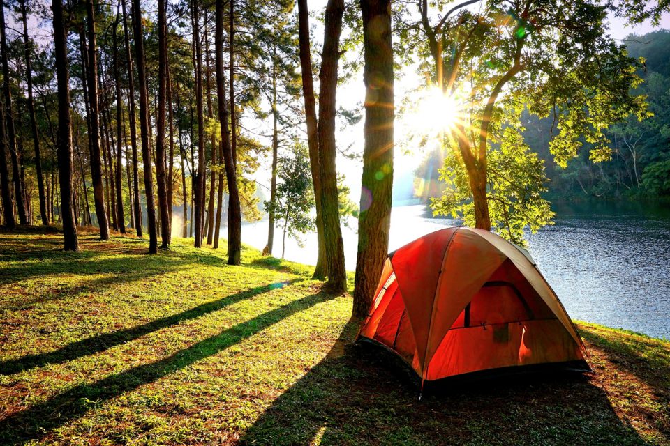 HOW TO FIND UNFORGETTABLE CAMPING (FROM FREE TO LUXURY)